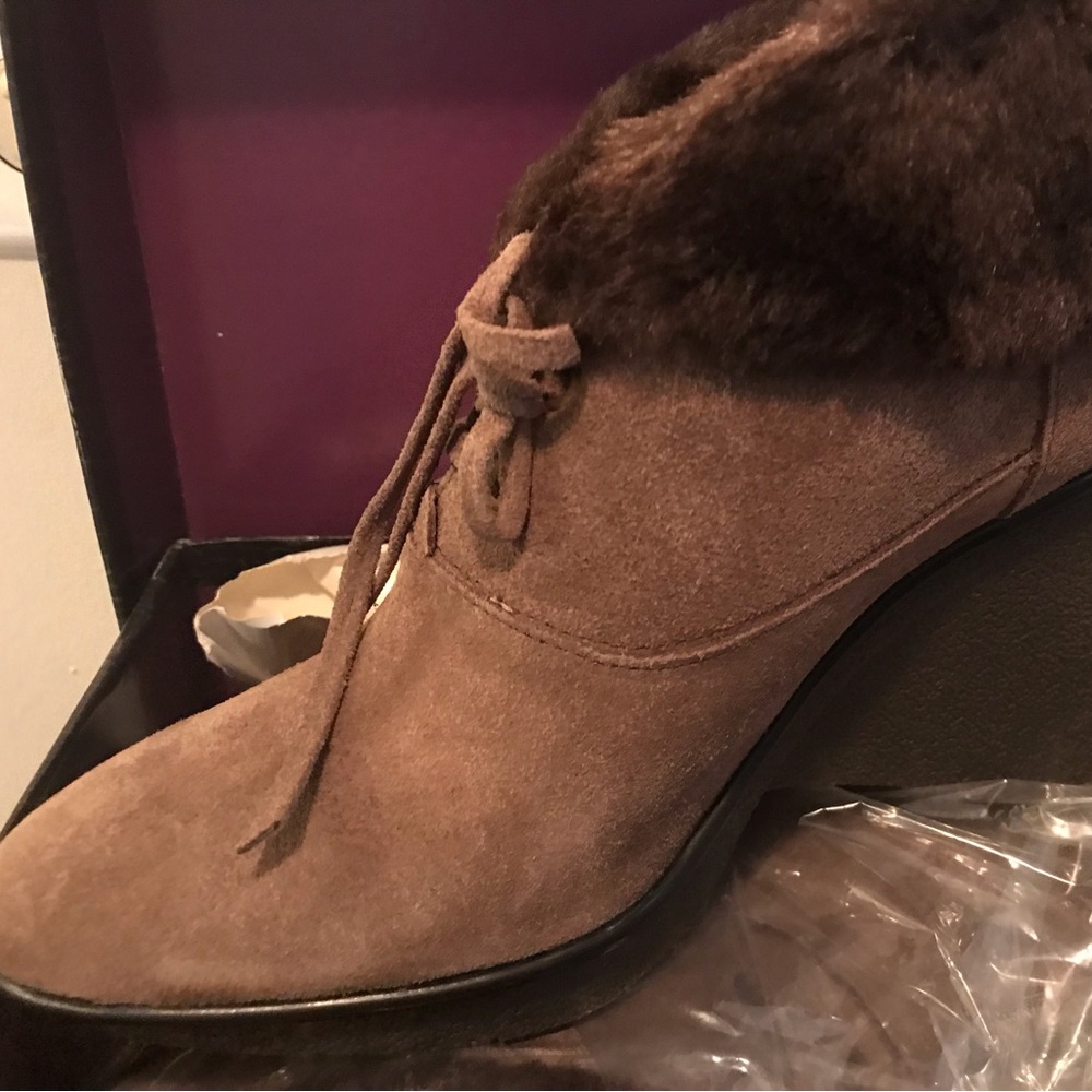 B Makowsky wedge bootie ankle tie suede beige NWB “Nellie” 8.5m NIB